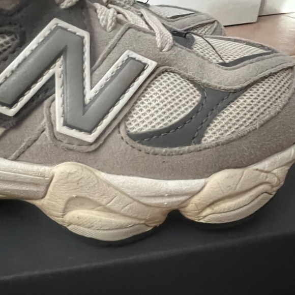 New Balance Kids 9060 Grey/Grey Size 13C - Picture 8 of 16